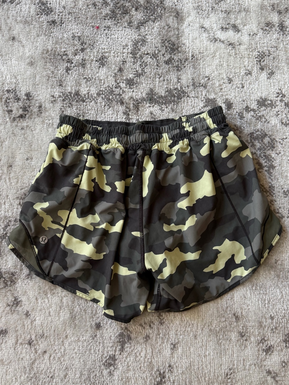 Lululemon Hotty Hot Low Rise Short 4" - Picture 6 of 7